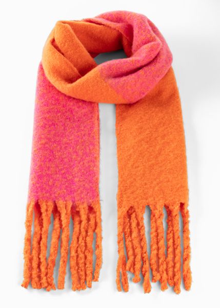 Szal. Czerwone szaliki bonprix, bez wzorów. Za 79.99 zł.