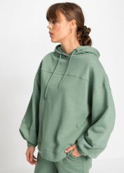Bluza z kapturem oversized, z miękkiego materiału z bawełną. Zielone bluzy bonprix, bez wzorów, z bawełny, z kapturem. Za 109.99 zł.