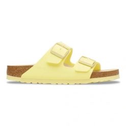 BIRKENSTOCK Arizona BFBC Popcorn Klapki damskie. Żółte klapki Birkenstock, bez wzorów, bez obcasa. Za 399.99 zł.