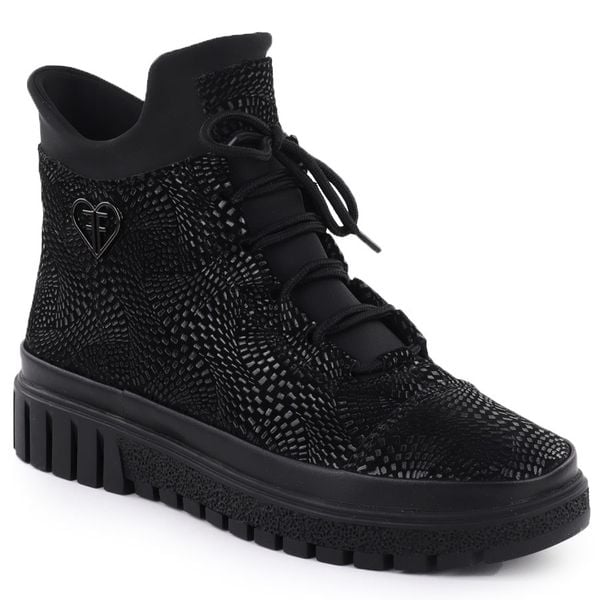 Skórzane botki damskie połyskujące czarne Filippo DBT7302. Czarne botki Filippo, bez wzorów, ze skóry, bez obcasa, bez zapięcia. Za 239.99 zł.