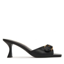 Klapki Guess. Czarne klapki Guess, z aplikacjami, bez obcasa. Za 530.99 zł.