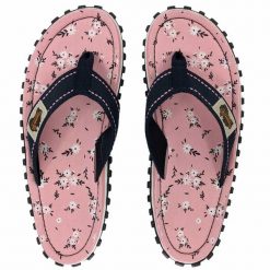 Japonki damskie Gumbies Islander Canvas Flip-Flops. Brązowe klapki Gumbies, bez wzorów, bez obcasa. Za 109.99 zł.