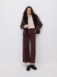 Jeansy wide leg z wysokim stanem - brązowy. Brązowe jeansy Reserved, bez wzorów, z podwyższonym stanem. Za 139.99 zł.