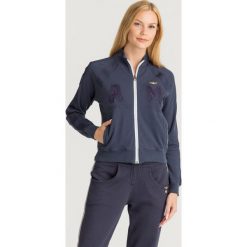 BLUZA FULL ZIP Aeronautica Militare. Niebieskie bluzy AERONAUTICA MILITARE, l, z aplikacjami, z materiału, bez kaptura. Za 849.00 zł.