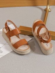 Sixth Sens Sandały w kolorze jasnobrązowym na koturnie rozmiar: 40. Brązowe sandały Sixth Sens, bez wzorów, z otwartym noskiem, bez obcasa, na koturnie, bez zapięcia. Za 123.25 zł.