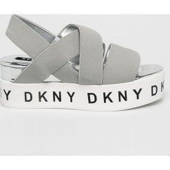 Dkny - Sandały. Szare sandały DKNY, bez wzorów, z gumy, bez obcasa, na obcasie, bez zapięcia. W wyprzedaży za 379.90 zł.
