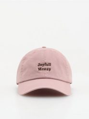 Czapka z daszkiem - brudny róż. Czerwone czapki Reserved, bez wzorów. Za 59.99 zł.