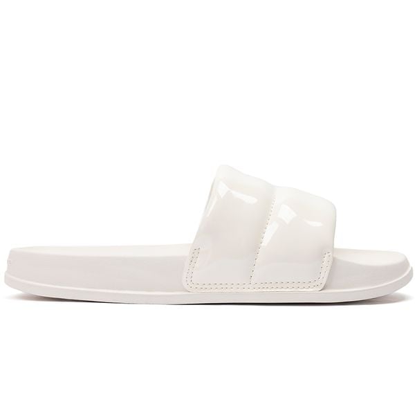 Klapki damskie New Balance SWP200W3 – beżowe. Brązowe klapki New Balance, bez wzorów, bez obcasa. Za 69.99 zł.