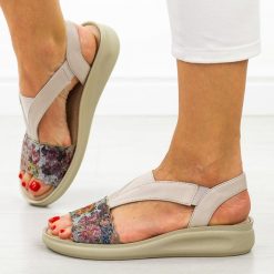Szare płaskie sandały damskie M.Daszyński 24142-11. Szare sandały M.Daszyński, bez wzorów, ze skóry, eleganckie, bez obcasa, na płaskiej podeszwie, bez zapięcia. Za 169.00 zł.