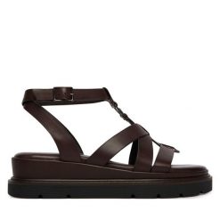 Sandały Tamaris. Brązowe sandały Tamaris, bez wzorów, bez obcasa, na płaskiej podeszwie, bez zapięcia. Za 369.99 zł.