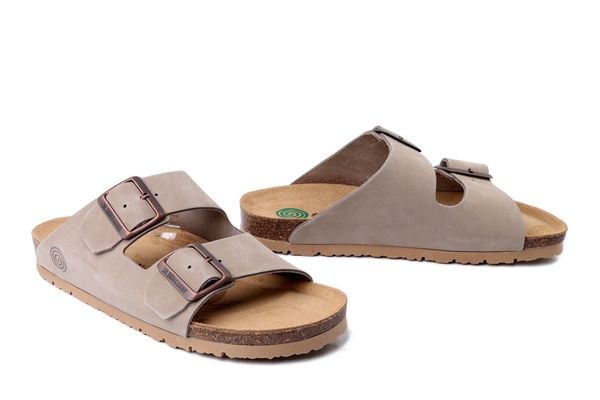 DR. BRINKMANN 701007-08 beige, klapki damskie. Brązowe klapki Dr. Brinkmann, bez wzorów, ze skóry, bez obcasa. Za 289.90 zł.