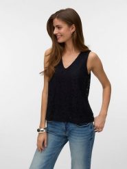 Vero Moda Bluzka w kolorze czarnym rozmiar: M. Czarne bluzki Vero Moda, m, bez wzorów, z koronki, bez kołnierzyka, bez ramiączek. Za 87.95 zł.