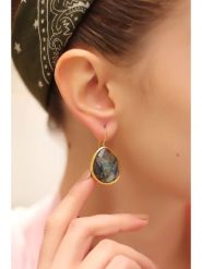 L'Atelier de Gaia Pozłacane kolczyki z labradoryt rozmiar: onesize. Szare kolczyki L'Atelier de Gaia, z labradorytem, pozłacane, z zapięciem typu bigiel. Za 92.64 zł.