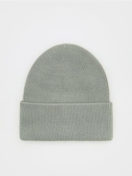 Czapka beanie z wiskozą - jasny zielony. Zielone czapki Reserved, bez wzorów, z wiskozy. W wyprzedaży za 29.99 zł.
