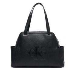 Torebka Calvin Klein. Czarne torebki klasyczne Calvin Klein, bez wzorów, bez dodatków. Za 649.99 zł.