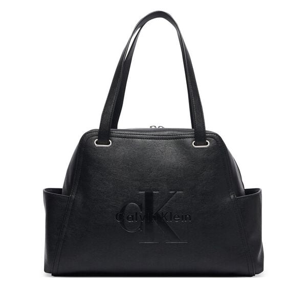 Torebka Calvin Klein. Czarne torebki klasyczne Calvin Klein, bez wzorów, bez dodatków. Za 649.99 zł.