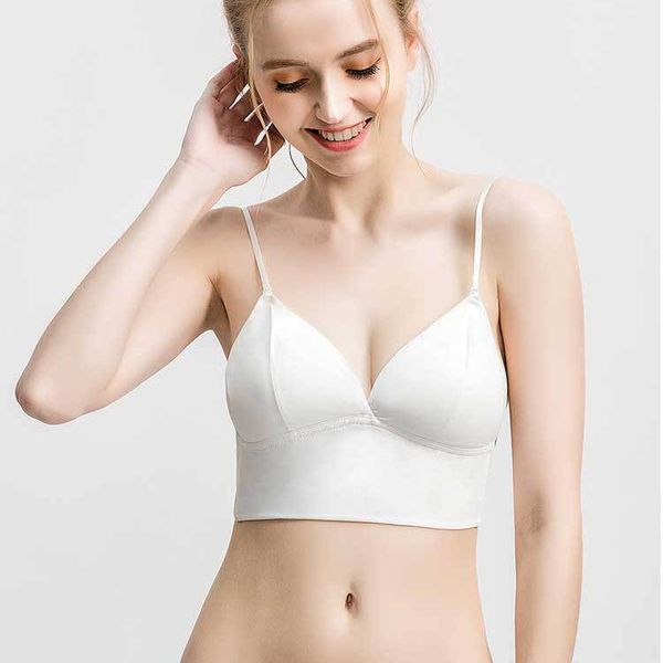 Biustonosz z wycięciem na plecach do codziennego noszenia Lieselore. Białe biustonosze Intica, bez wzorów. W wyprzedaży za 99.00 zł.