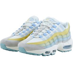 Damskie Zamszowe Buty Sportowe Air Max 95. Białe obuwie sportowe Nike, na zimę, z zamszu, bez zapięcia. Za 754.99 zł.