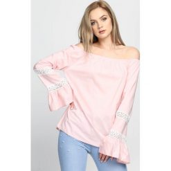 Różowa Bluzka Espana. Czerwone bluzki Born2be, m, bez wzorów, z koronki, bez kołnierzyka, bez ramiączek. Za 34.99 zł.