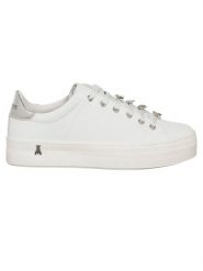 Patrizia Pepe Skórzane sneakersy w kolorze białym rozmiar: 38. Białe trampki Patrizia Pepe, z aplikacjami, bez zapięcia. Za 497.95 zł.