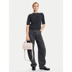 Torebka Guess. Brązowe torebki klasyczne Guess, z aplikacjami, bez dodatków. Za 307.99 zł.