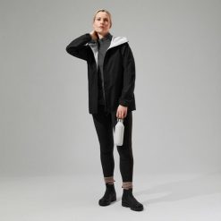 Kurtka przeciwdeszczowa damska Berghaus Deluge Pro 3.0 Jacket. Czarne kurtki sportowe Berghaus, l, bez wzorów, bez kaptura, trekkingowe. Za 398.99 zł.