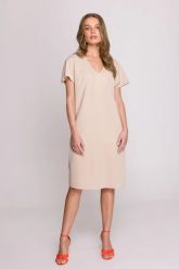 Luźna sukienka oversize o prostym kroju z dekoltem V beżowa. Brązowe sukienki Stylove, do pracy, l, bez wzorów, z poliesteru, biznesowe, bez kołnierzyka, bez ramiączek, midi, dopasowane. Za 289.00 zł.
