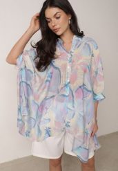 Niebieska Oversizowa Koszula z Bawełną o Kroju Typu Nietoperz Nyletia. Niebieskie koszule Born2be, uniwersalny, bez wzorów, z bawełny, eleganckie, bez kołnierzyka, bez ramiączek. Za 119.99 zł.