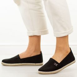 Czarne espadryle damskie, półbuty Potocki 16374. Czarne espadryle POTOCKI, bez wzorów, z jeansu, bez obcasa, na płaskiej podeszwie, bez zapięcia. Za 99.00 zł.