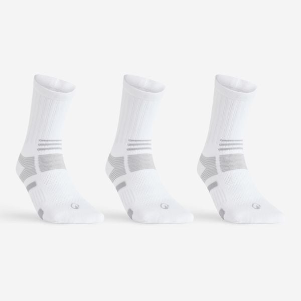 Skarpety sportowe tenis RS560 High 3 pary. Białe skarpety DECATHLON, bez wzorów, z bawełny. Za 49.99 zł.