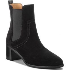 Botki GANT - Johanna 17553949 Black G00. Czarne botki GANT, bez wzorów, ze skóry, bez obcasa, na obcasie, bez zapięcia. W wyprzedaży za 439.00 zł.