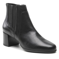 Botki Geox. Czarne botki Geox, bez wzorów, bez obcasa, na słupku, bez zapięcia. Za 649.99 zł.