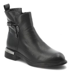 Botki damskie D&A by S.Barski o klasycznym fasonie z ozdobnym paskiem i niskim stabilnym obcasem czarne, MK62-7025 Black. Czarne botki S.BARSKI, bez wzorów, z jeansu, bez obcasa, na obcasie, bez zapięcia. Za 229.00 zł.