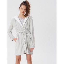 Szlafrok z kapturem - Jasny szary. Szlafroki marki Sinsay. Za 79.99 zł.