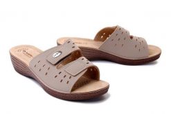 INBLU GL-52 002 beżowy, klapki damskie. Brązowe klapki Inblu, bez wzorów, bez obcasa, na koturnie. Za 77.99 zł.