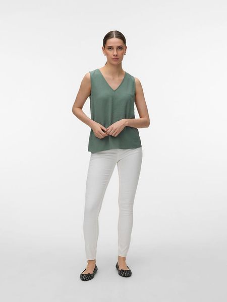 Vero Moda Dżinsy - Slim fit - w kolorze białym rozmiar: M/L32. Białe jeansy Vero Moda, l, bez wzorów. Za 109.95 zł.