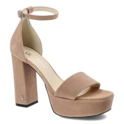 Beżowe Sandały Carinii Skórzane Buty Damskie. Brązowe sandały Carinii, bez wzorów, ze skóry, eleganckie, bez obcasa, na obcasie, bez zapięcia. Za 429.00 zł.