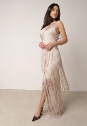 Beżowa Koktajlowa Sukienka na Ramiączkach Zdobiona Frędzlami Kelennea. Brązowe sukienki Born2be, l, z aplikacjami, klasyczne, bez kołnierzyka, bez ramiączek, maxi, dopasowane. Za 259.99 zł.