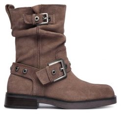 Botki Tamaris. Brązowe botki Tamaris, bez wzorów, bez obcasa, na słupku, bez zapięcia. Za 549.99 zł.