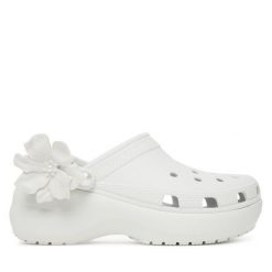 Klapki Crocs. Białe klapki Crocs, bez wzorów, bez obcasa. Za 319.99 zł.