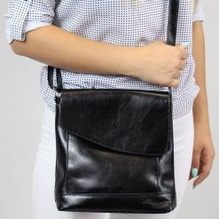 Torebka skórzana listonoszka DAN-A T250 czarna. Czarne torebki klasyczne DAN-A, bez wzorów, ze skóry, małe, bez dodatków. Za 279.99 zł.