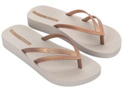 Klapki damskie japonki Ipanema Bossa Soft. Brązowe klapki Ipanema, bez wzorów, z materiału, bez obcasa. Za 89.00 zł.