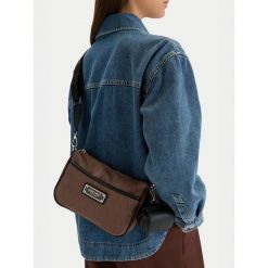 Torebka Nine West. Brązowe listonoszki Nine West, bez wzorów, bez dodatków. Za 219.99 zł.