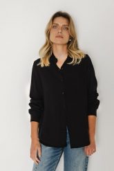 KOSZULA SHARON CZARNA L - Flawless. Czarne koszule Flawless, l, bez wzorów, z jedwabiu, biznesowe, bez kołnierzyka, bez ramiączek. Za 359.00 zł.