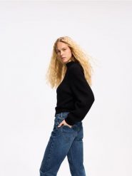 Jeansy z kieszeniami w kształcie serca - niebieski. Niebieskie jeansy Reserved, bez wzorów. Za 139.99 zł.