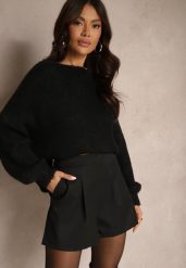 Czarne Szorty High Waist z Wiskozą o Garniturowym Kroju z Zakładkami Zavierisa. Czarne szorty Renee, bez wzorów, z wiskozy, eleganckie, z podwyższonym stanem. Za 89.99 zł.