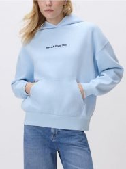 Bluza z napisem - jasnoniebieski. Niebieskie bluzy Reserved, l, bez wzorów, z bawełny, bez kaptura. Za 129.99 zł.