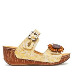 Klapki Laura Vita. Żółte klapki Laura Vita, bez wzorów, bez obcasa. Za 269.99 zł.