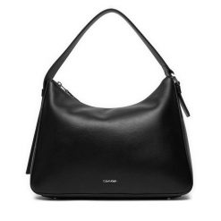 Torebka Calvin Klein. Czarne torebki klasyczne Calvin Klein, bez wzorów, bez dodatków. Za 349.99 zł.
