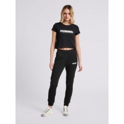 Hummel Koszulka sportowa hml Legacy Woman Cropped T-shirt. Czarne koszulki sportowe Hummel, bez wzorów, bez ramiączek. Za 55.00 zł.